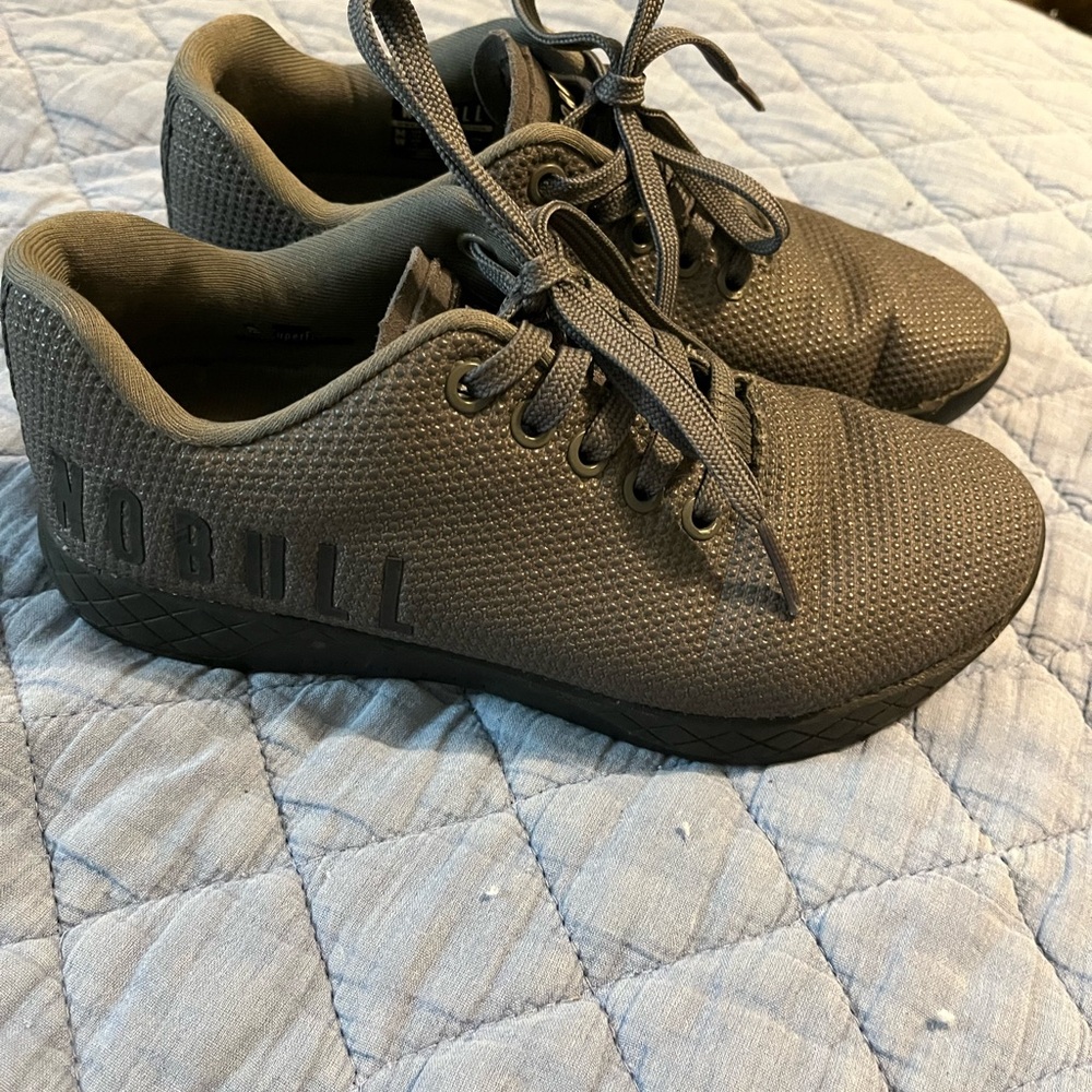 NOBULL ladies Gray Training Shoes size 6